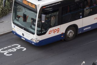 Le canton de Genève prend des mesures pour améliorer la vitesse commerciale des bus. Des restrictions toucheront le trafic individuel motorisé sur la rampe du Pont-Rouge et la rampe Quidort (illustration).